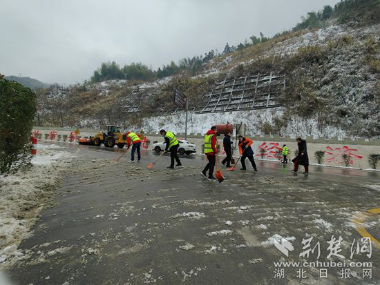 通山縣S209咸通線界水嶺段鏟雪_副本.jpg